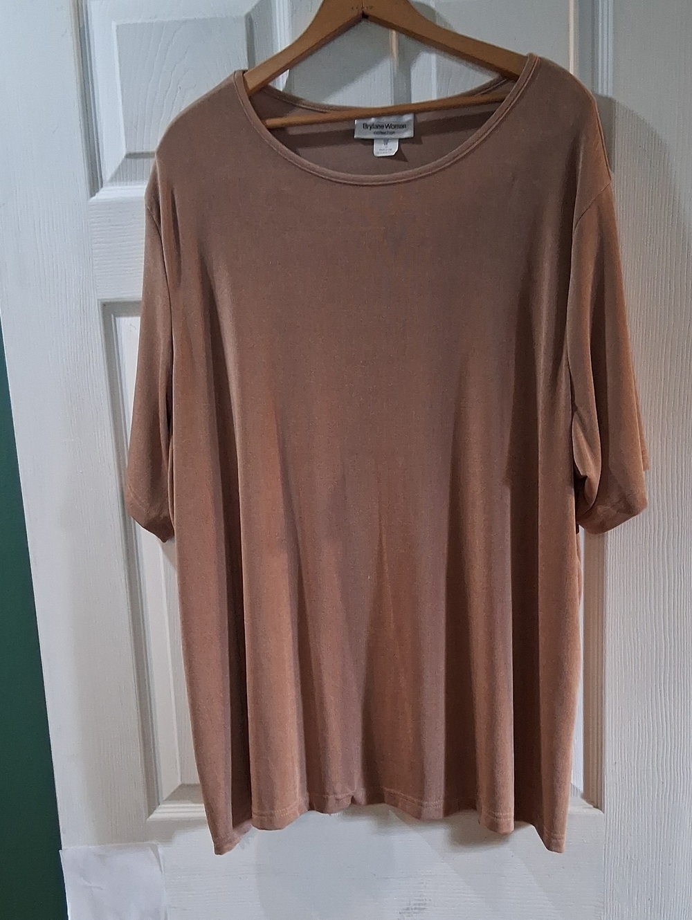 Short Sleeve Relaxed Extra Stretchy Tee in Taupe Brown
